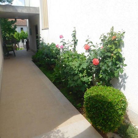 Apartment Artusi Pula Exterior photo