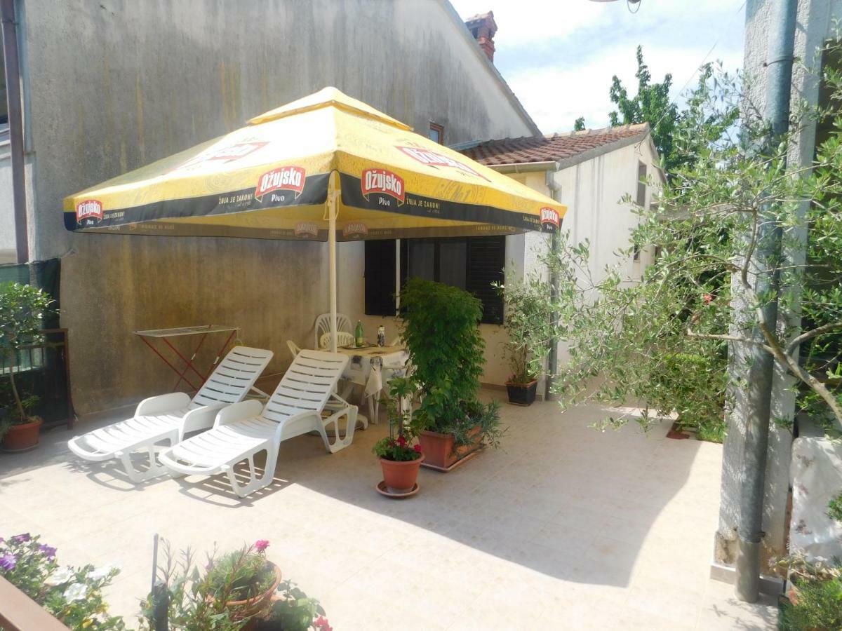 Apartment Artusi Pula Exterior photo